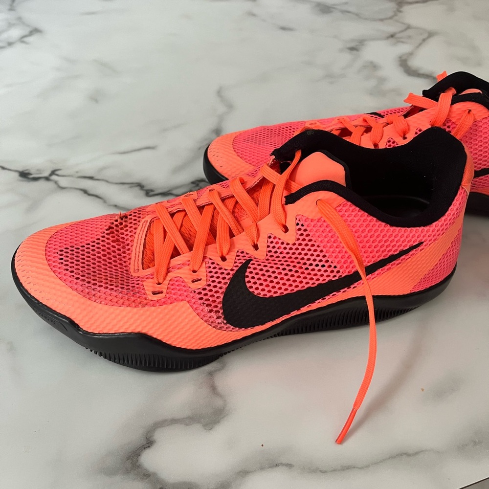 kobe 11 Barcelona basketball shoe - Picture 2 of 7
